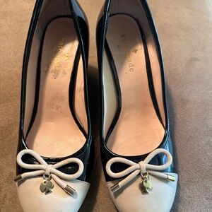 Kate Spade Black and Cream Heels with Bow Accent Size 6 1/2 M